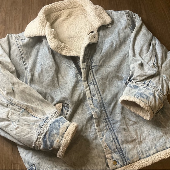 Vintage distressed oversized Sherpa lined denim jacket - Picture 5 of 15